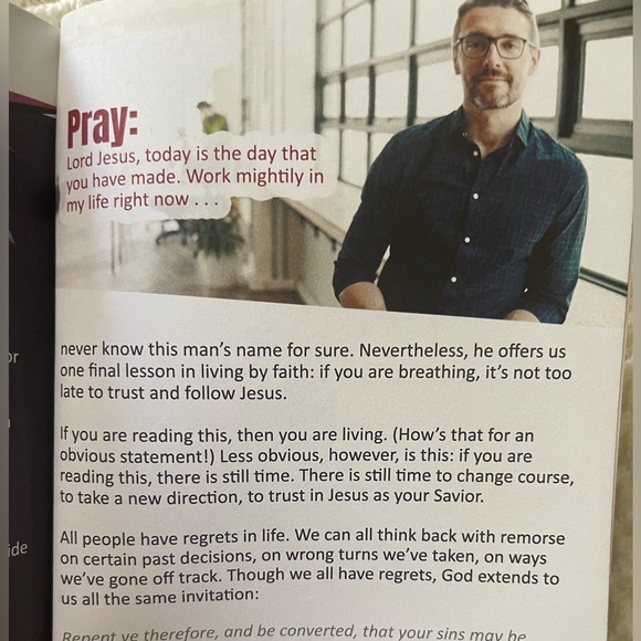 Living by Faith 30 Prayer Devotion Prayer Journal for men - Picture 5 of 6